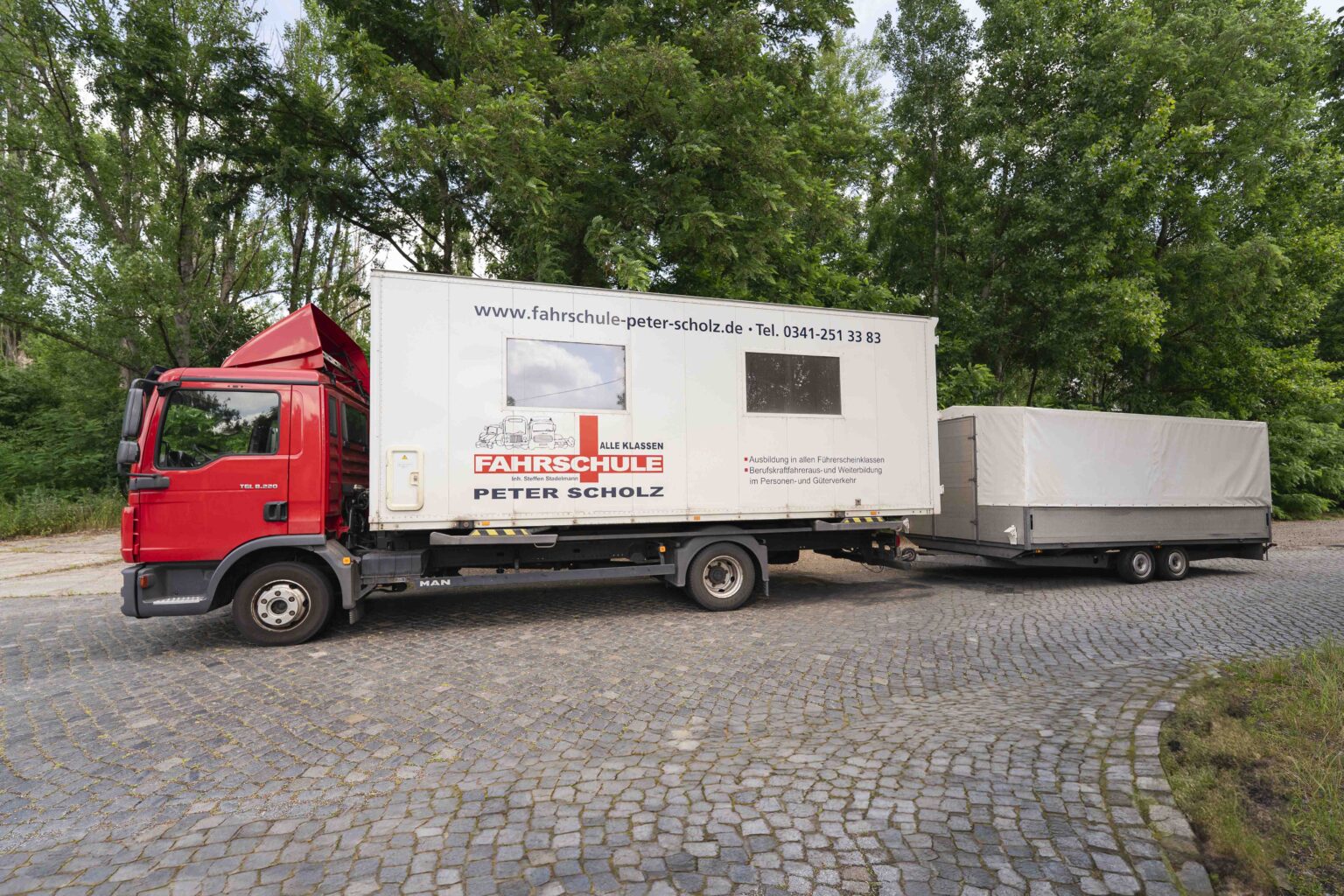 Fahrschule Peter Scholz Leipzig LKW mit Anhänger Leistungen